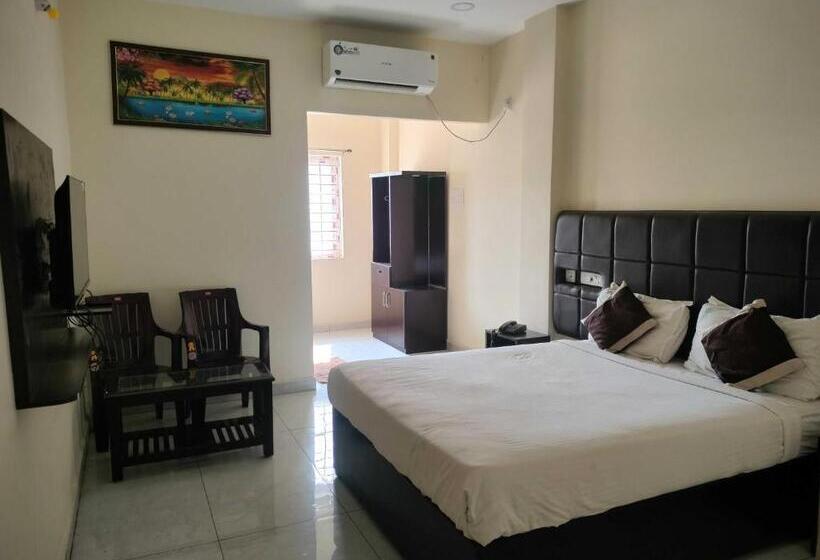 三人经典房间, Oyo Flagship Hotel Bommarillu