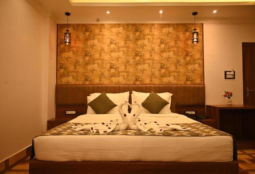 Номер Клуб, Swet Palash Resort