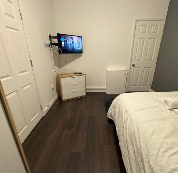 חדר סטנדרט, Large Ensuite In West Midlands