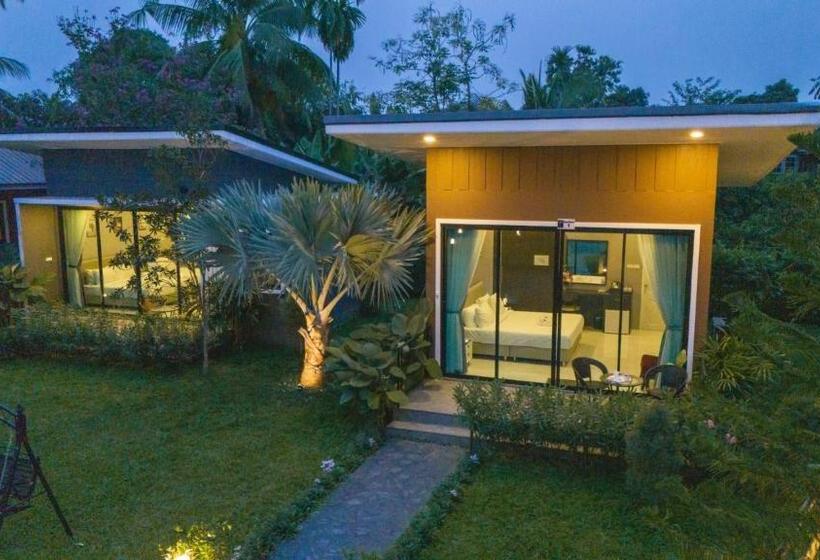 اتاق لوکس سه تخته, Seeview Resort