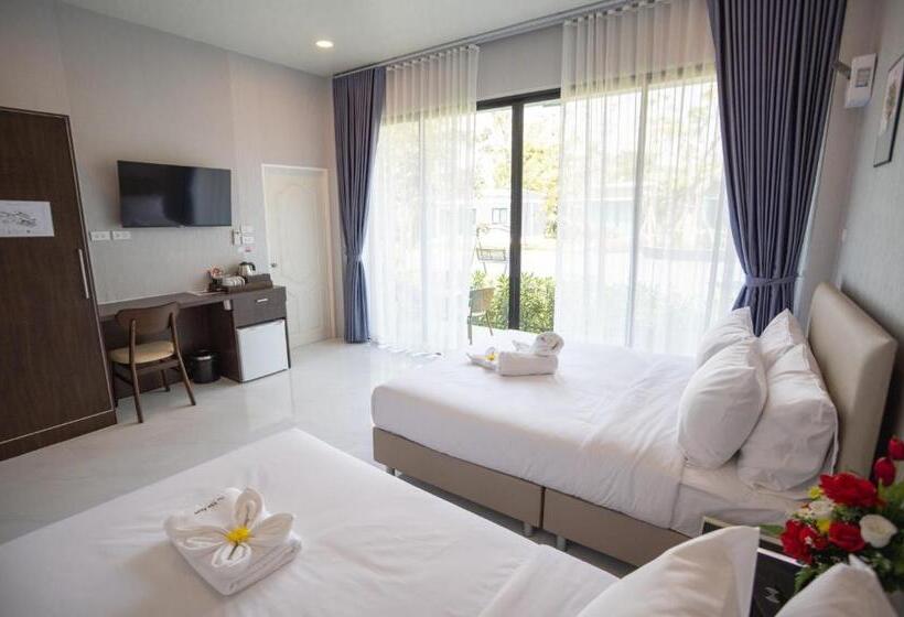 اتاق لوکس سه تخته, Seeview Resort