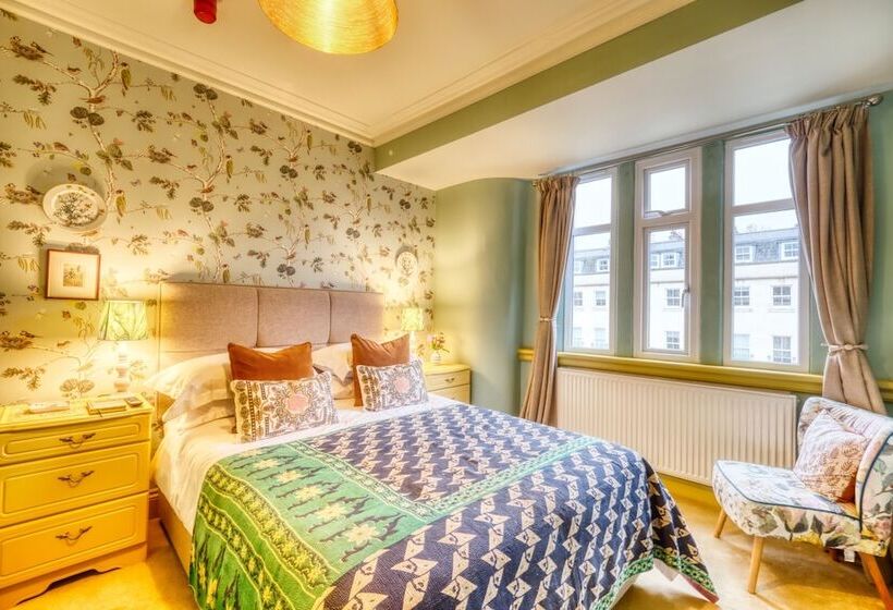 Quarto Estandar, The Bluebell
