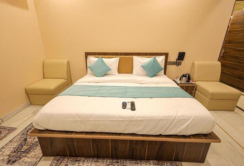 Номер Superior, Fabhotel Pearl Square