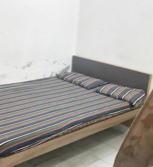 Quarto Estandar Individual, Gandhi Ganga Paying Guest
