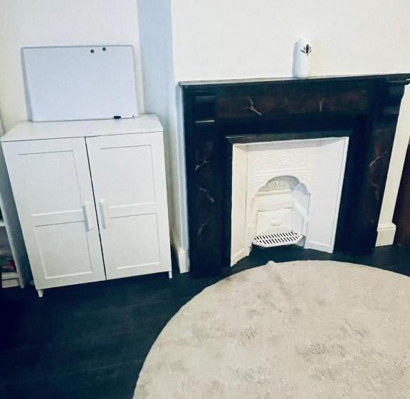 اتاق لوکس, Mia Property   Two Mile Hill
