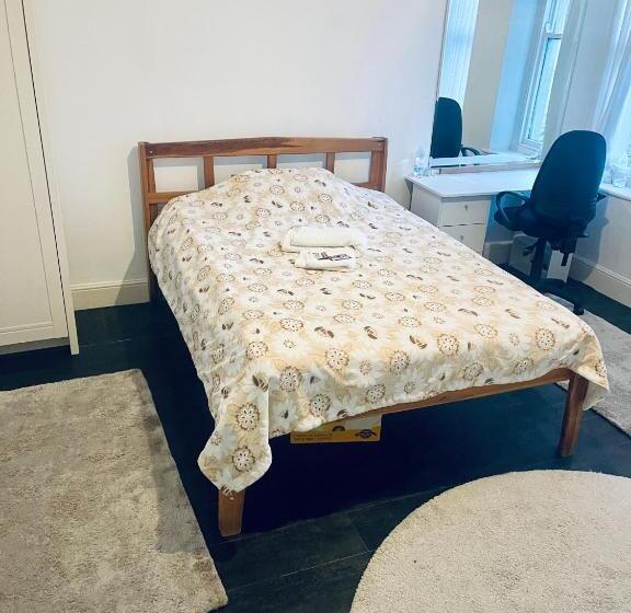 اتاق لوکس, Mia Property   Two Mile Hill