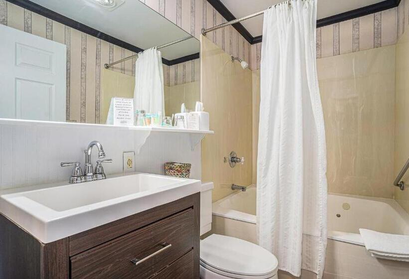Номер Стандарт с Балконом, Harbor House Inn
