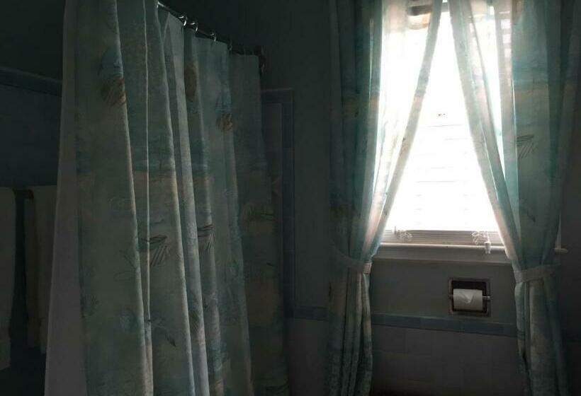 스위트 킹사이즈 침대, Harborview Inn