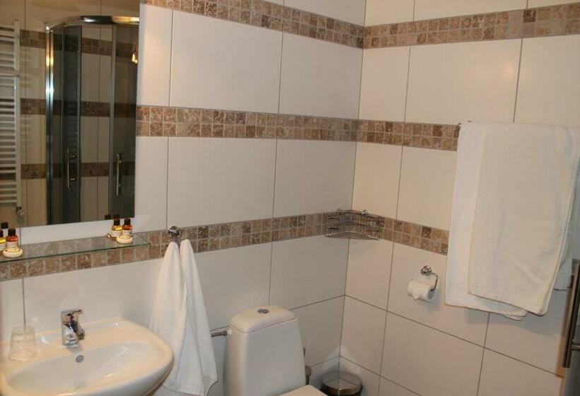 Quarto Estandar Individual, Marusza