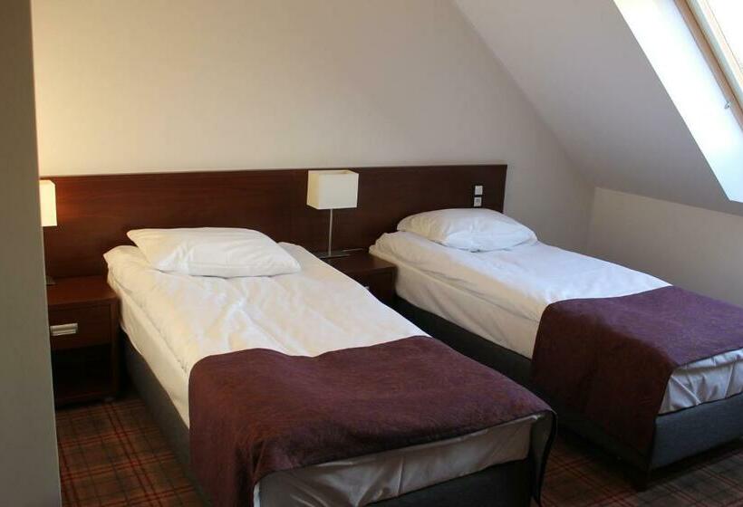 Quarto Estandar, Marusza