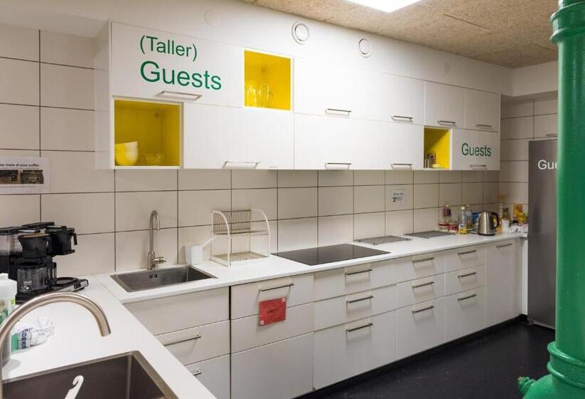 Кровать в Общей Комнате, Winstrup Hostel