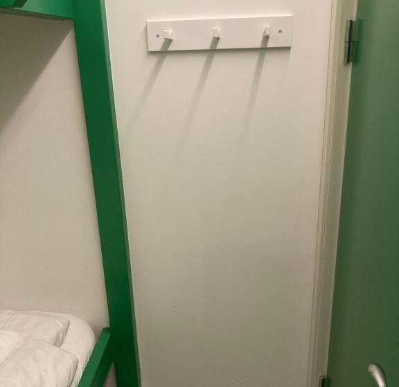 Camera Standard, Winstrup Hostel