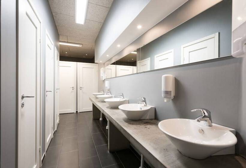 Camera Standard, Winstrup Hostel