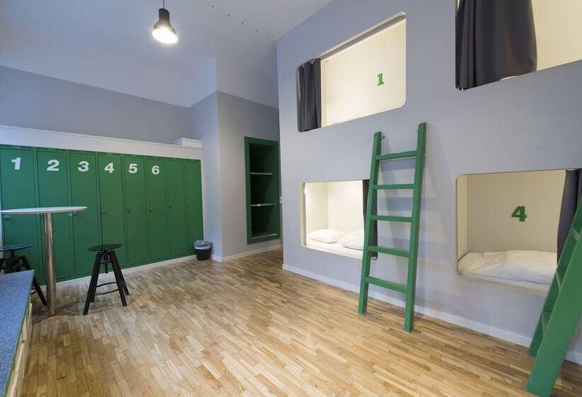 Кровать в Общей Комнате, Winstrup Hostel