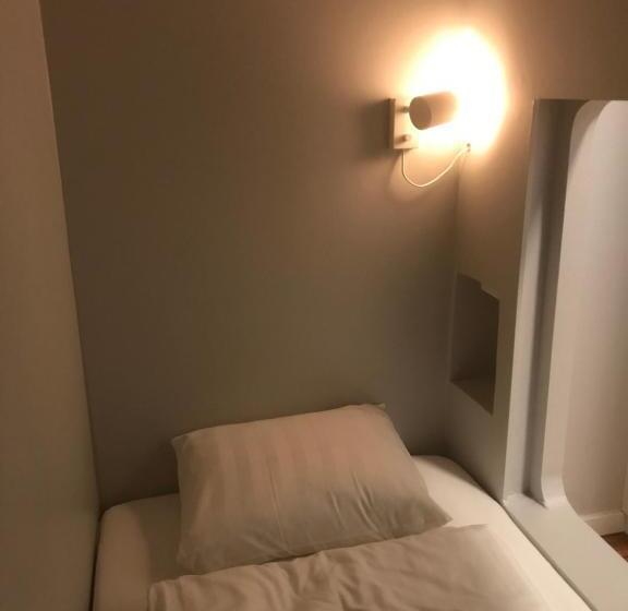 Camera Standard, Winstrup Hostel