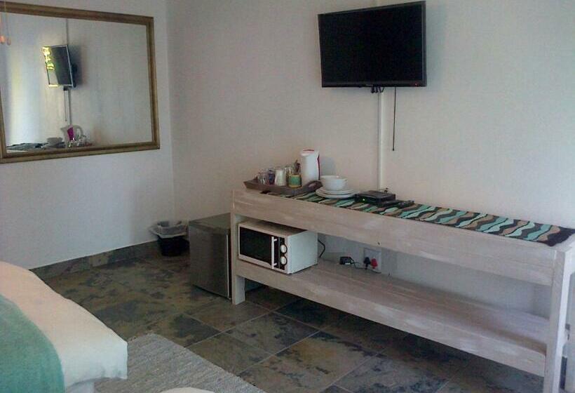 Номер Стандарт Трехместный, Ukarimu Guest House