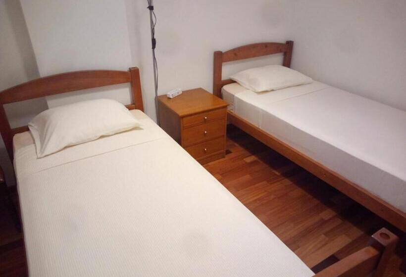 Номер Стандарт, Costa S Lodging, 5min To The Airport, Shared Room For 2 People, Shuttle Service Available