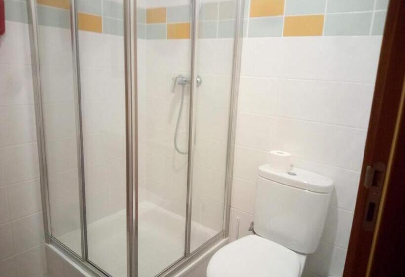 Номер Стандарт, Costa S Lodging, 5min To The Airport, Shared Room For 2 People, Shuttle Service Available