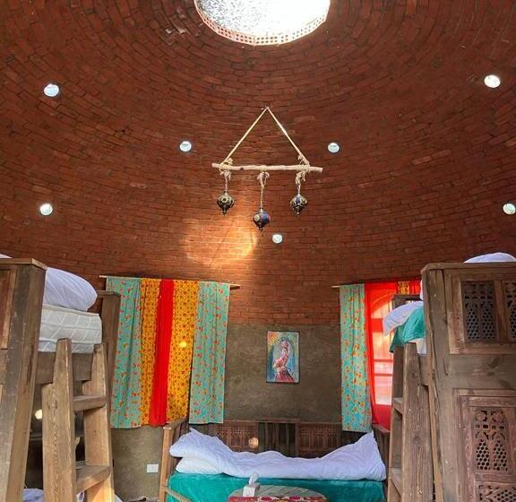 اتاق استاندارد چهارنفره با سرویس بهداشتی مشترک, Maison Nassimah