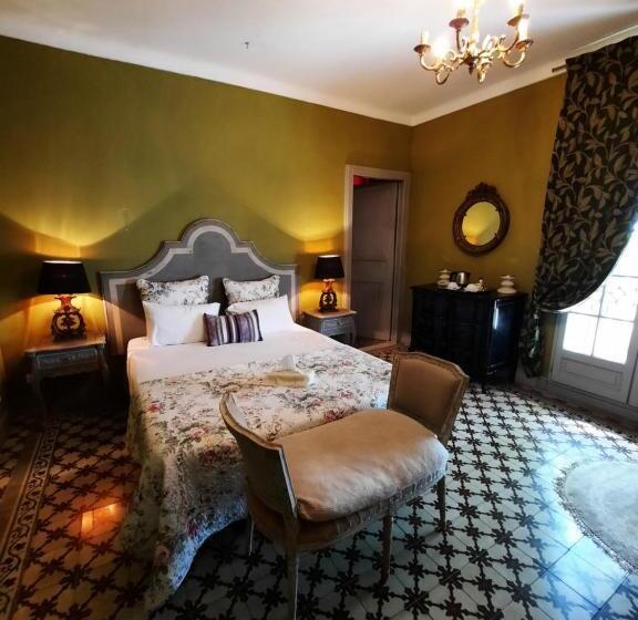 Четырехместный Номер Стандарт Вид на Сад, Château Sainte Cécile Chambres D Hôtes / Guest House In Castle Château Sainte Cécile