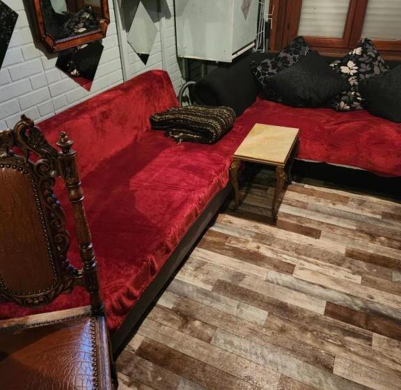 اتاق خانوادگی, Room In House   2 Floors 2 Bedrooms Near Central Station