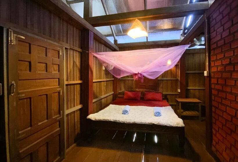 اتاق خانوادگی, Backpacker Hostel And Jungle Trekking