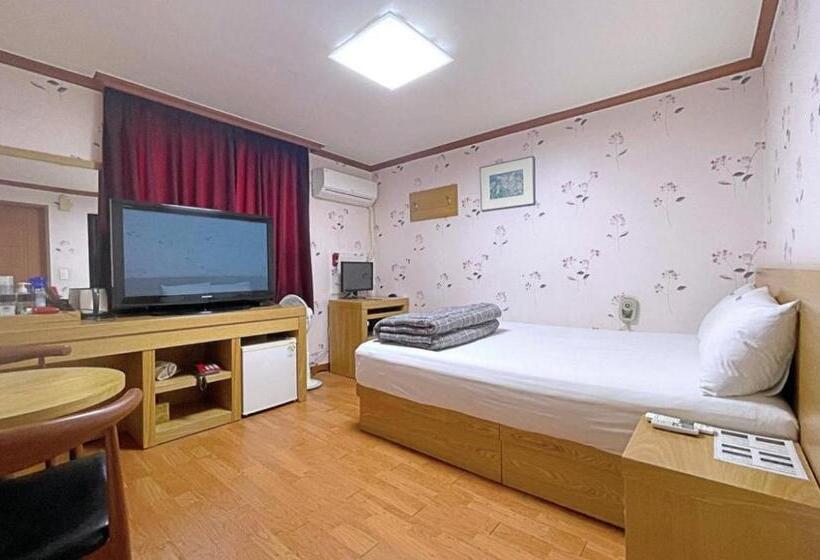 اتاق استاندارد, Dongil Motel