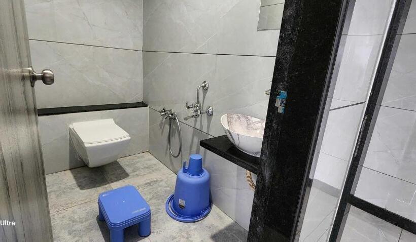 Трехместный Номер Классика, Oyo Hotel Deliza
