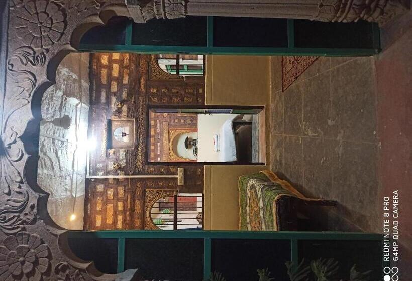 اتاق استاندارد سه نفره, Shangri La Heritage Home Stay