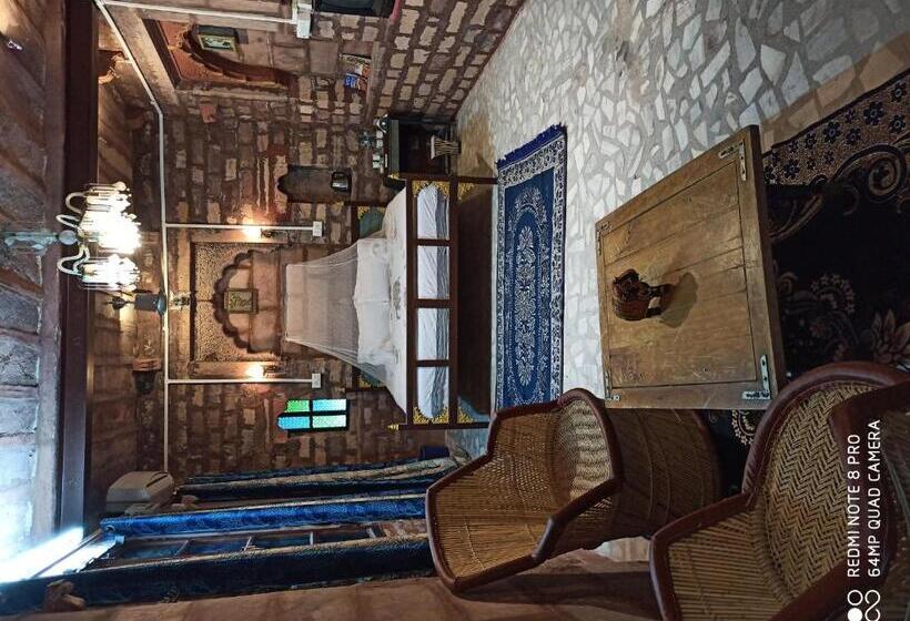 اتاق لوکس سه تخته, Shangri La Heritage Home Stay