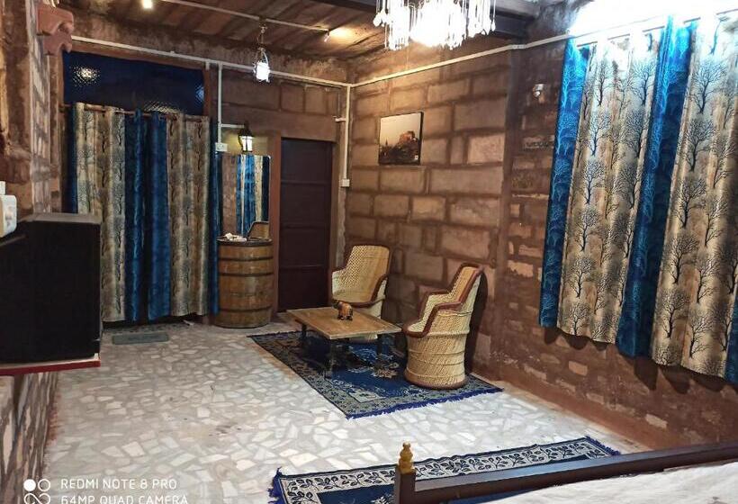 اتاق لوکس سه تخته, Shangri La Heritage Home Stay