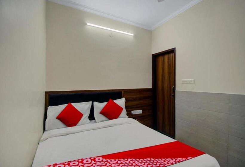 Трехместный Номер Классика, Oyo Hotel Rj 21 18
