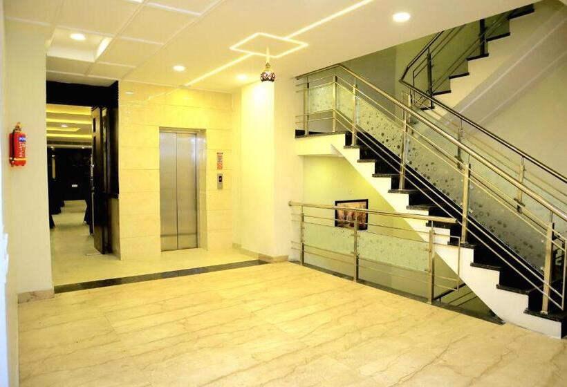 Quarto Deluxe, Pineberry Hotels   Near Golden Temple