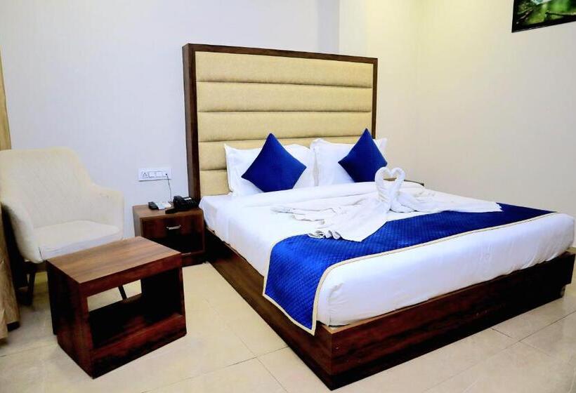 Quarto Deluxe, Pineberry Hotels   Near Golden Temple