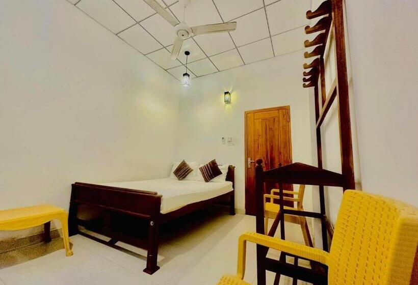 Номер Стандарт, Hamilton Tourist Rest