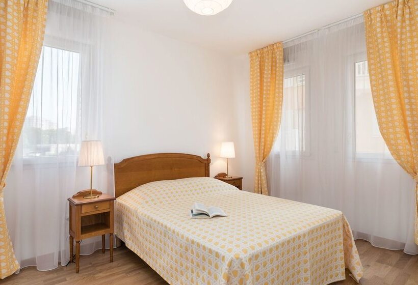 Апартаменты 1 Спальня, Médicis Home Puteaux