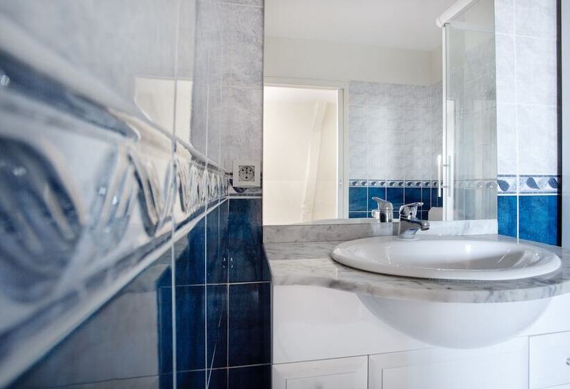 Апартаменты 1 Спальня, Médicis Home Puteaux