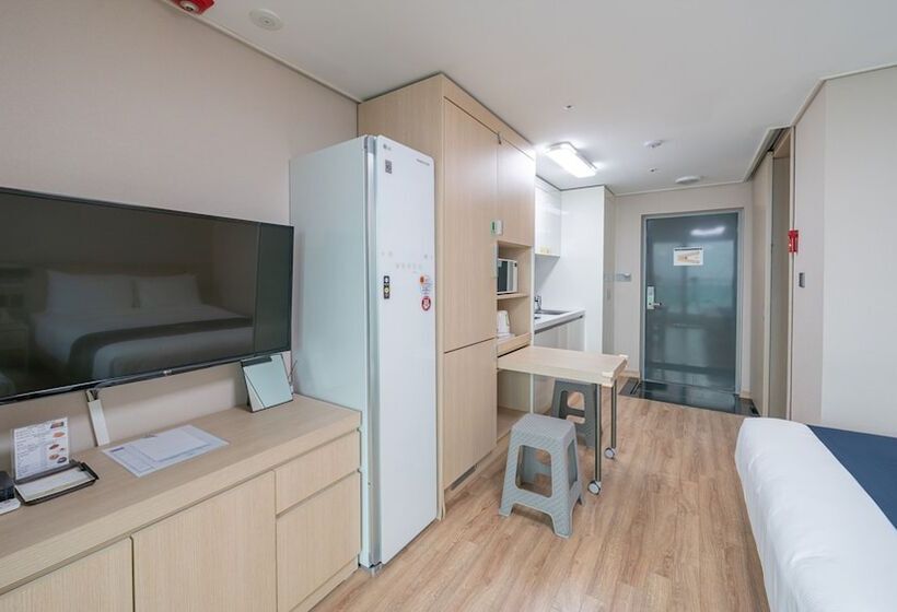 اتاق لوکس با چشم‌انداز دریا, The Hotel Soo