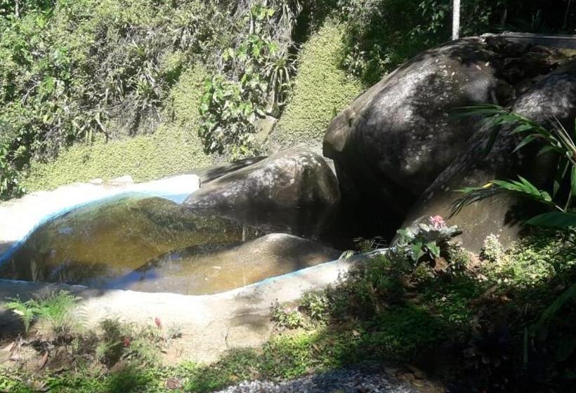 سوییت با چشم‌انداز باغ, Som Das Aguas Paraty