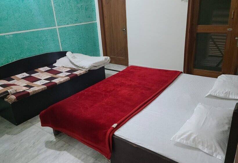 Номер Deluxe, Roomshala 153 Hotel Krishnashrya