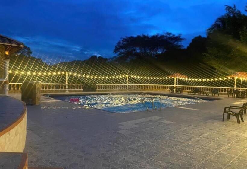 Семейный Номер Совместный Санузел, Hacienda Con Piscina Privada/aire Acondicionado/jacuzzi