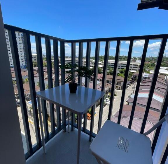 디럭스 트리플 룸, Northwoods Place Condominium