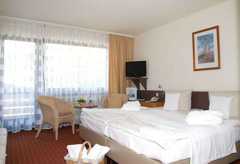 Номер Стандарт, Ferienhotel Schwarzwälder Hof