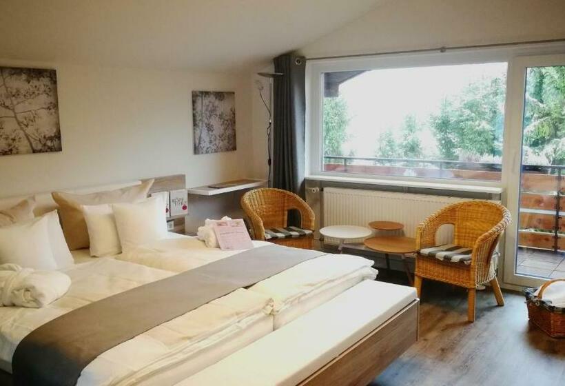 Номер Deluxe с Балконом, Ferienhotel Schwarzwälder Hof
