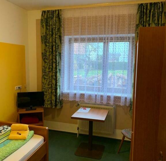 Индивидуальный Номер Классика, Schröder S Motel