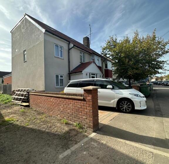 Номер Deluxe, Luxury Ensuite Studio In Crayford Dartford Bexley London With Full Kitchen And Side Garden Alleyway