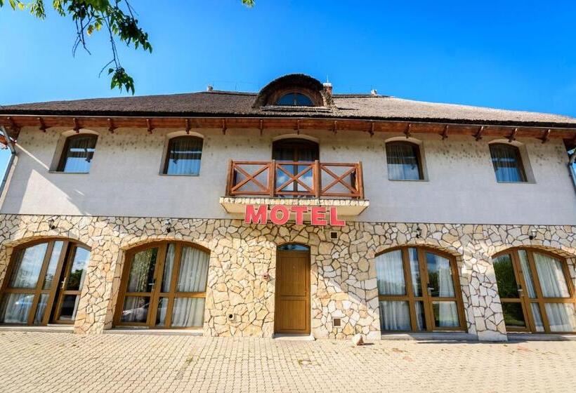 Номер Стандарт, Tekergő Motel és étterem
