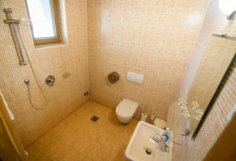 Номер Стандарт Трехместный, Tekergő Motel és étterem