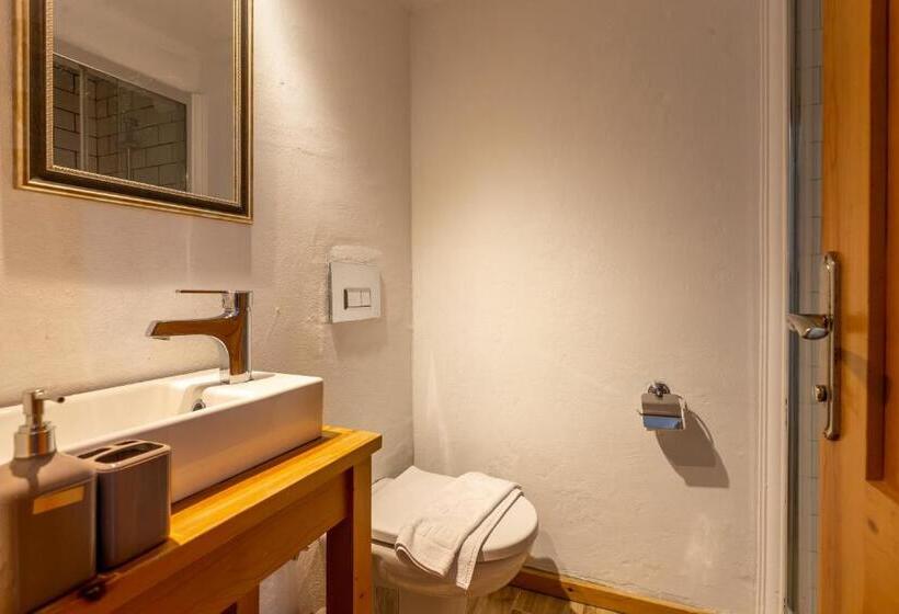 اتاق استاندارد سه نفره, Nest Gunay Otel