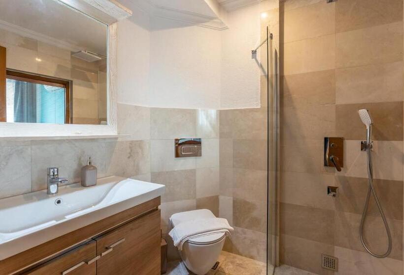 اتاق استاندارد سه نفره, Nest Gunay Otel